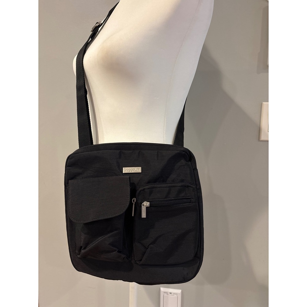 Baggallini Black canyon Nylon Crossbody Bag Multi-Pocket Travel Messenger